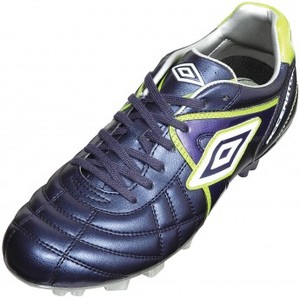 PR－どこまでも精密なキックを求めて――遠藤保仁選手がアンブロを